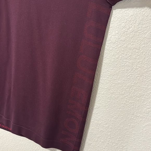 Lululemon Metal Vent Tech - Size Large Burgundy - Picture 4 of 4